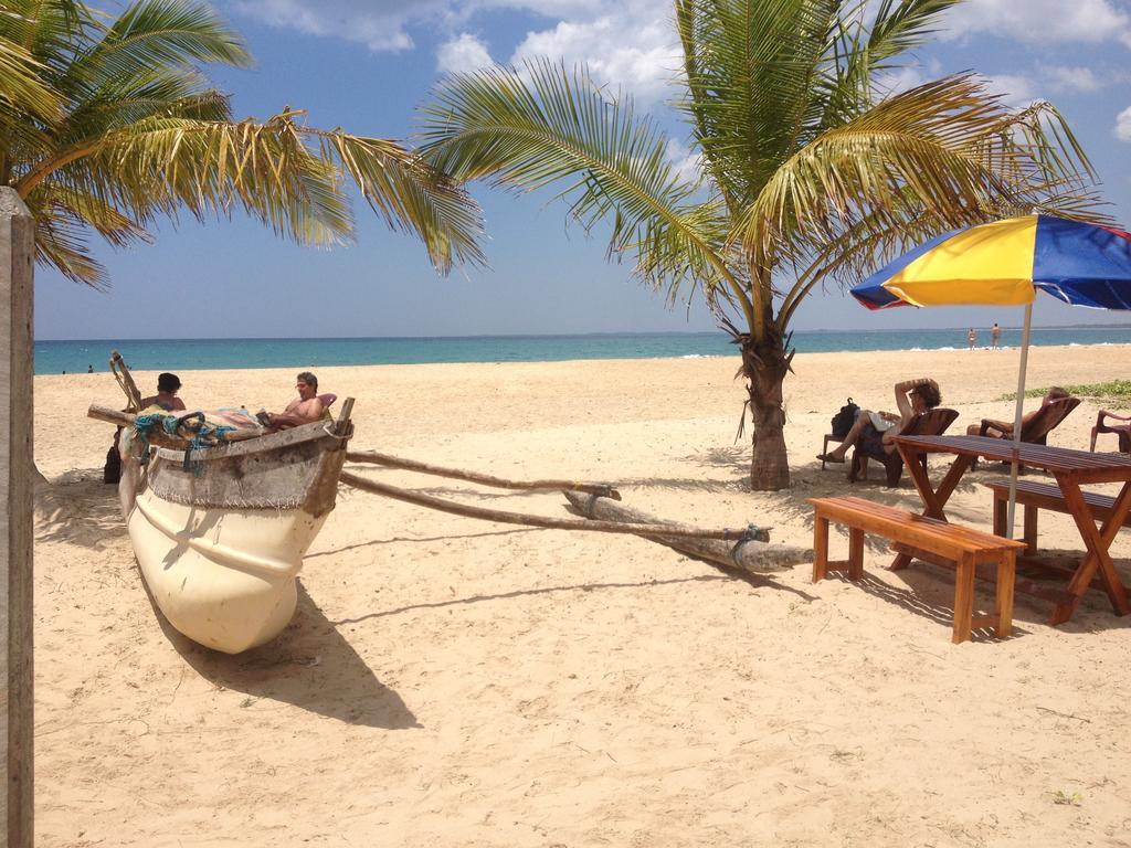 Aqua Marine Beach Resort Пасикуда Екстериор снимка