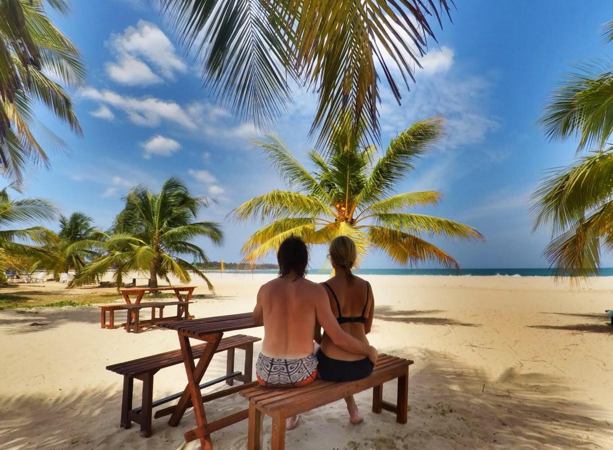 Aqua Marine Beach Resort Пасикуда Екстериор снимка